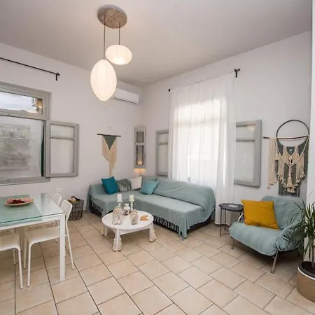 Art Apartment *